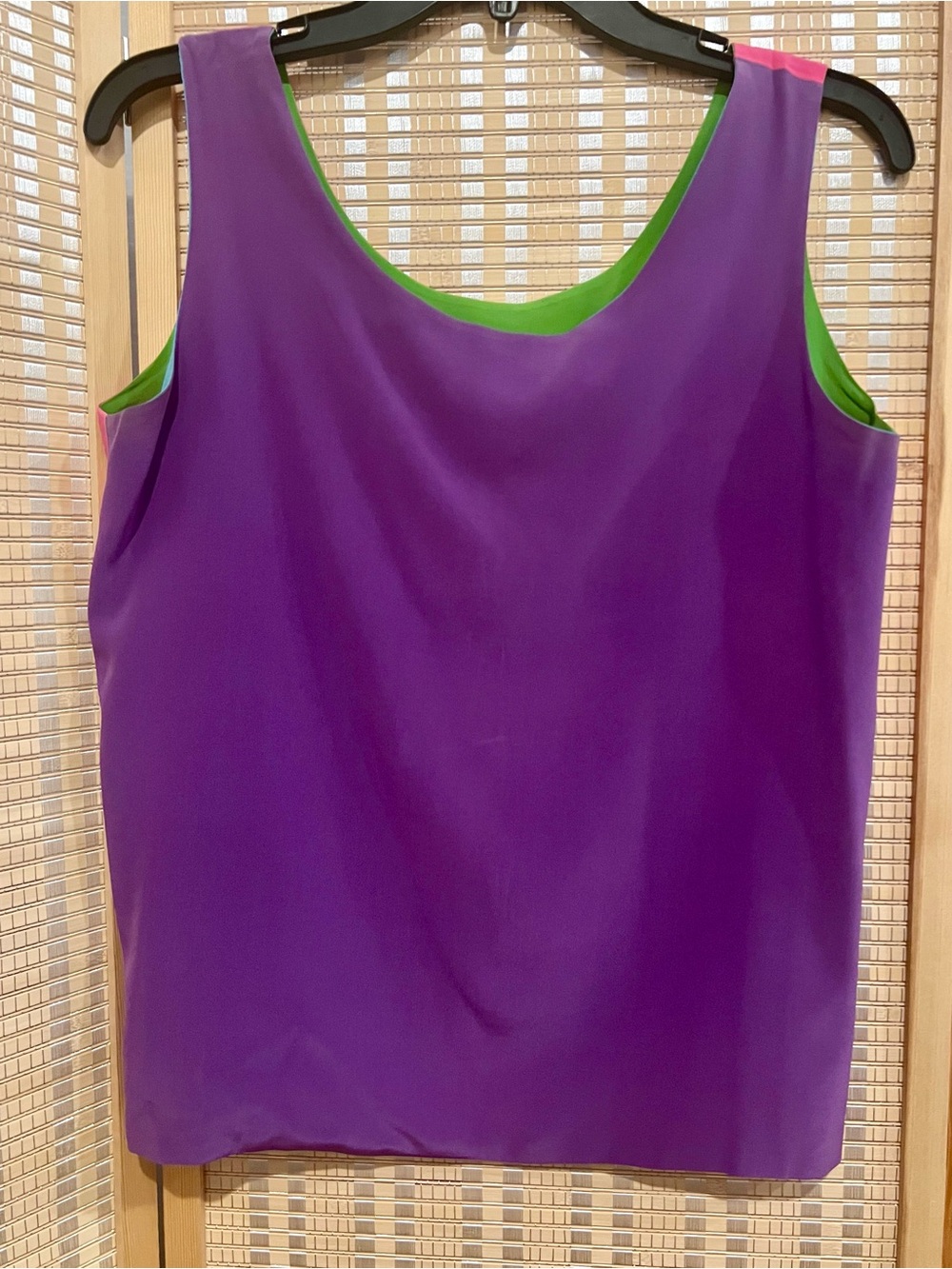 FOUR-COLOR SATIN TANK TOP…. 4 Tops in One!
Size M